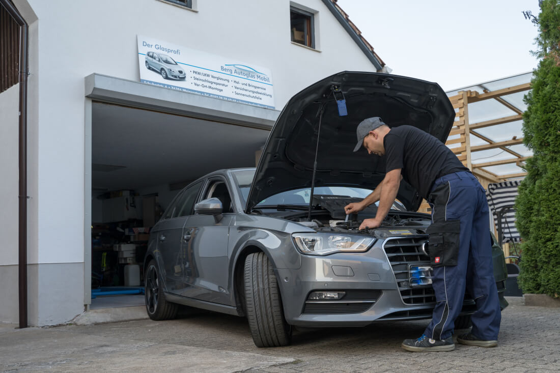 Bild Motorhaube offen Bild Motorhaube offen